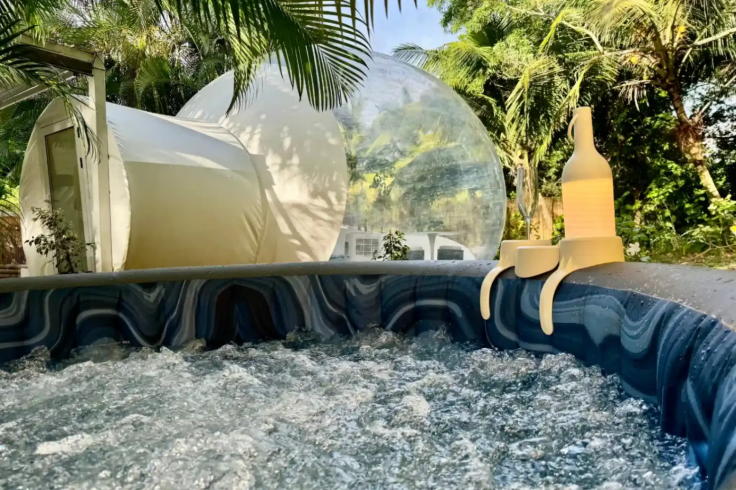 Hébergement en bulle avec jacuzzi privatif en pleine nature en Martinique