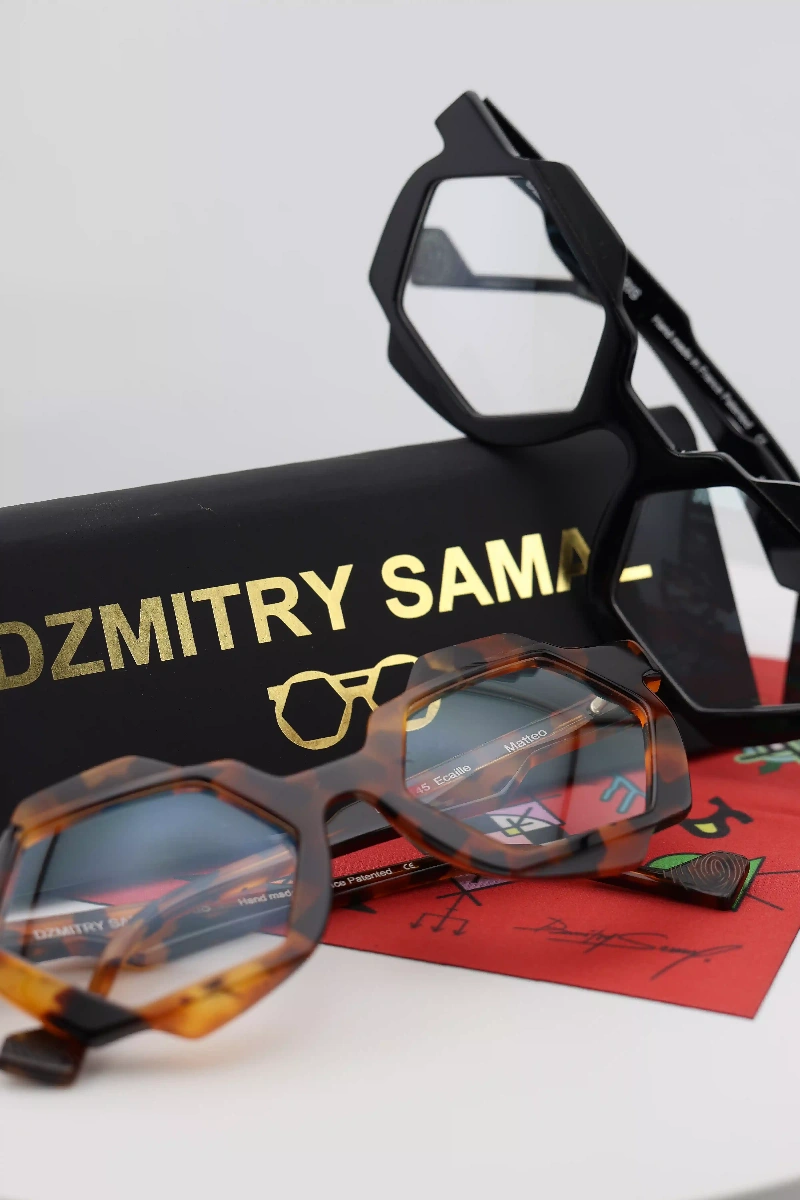 Montures de lunettes géométriques Dzmitry Samal aux formes hexagonales présentées chez Clin d'Œil Cluny.