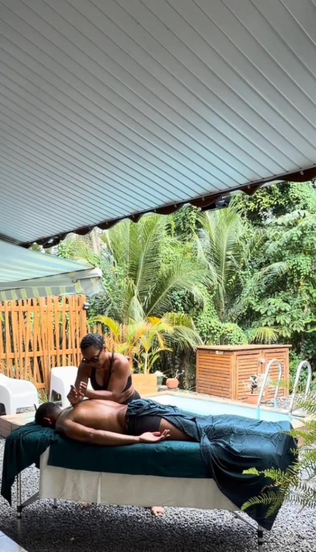 Massage relaxant avec Aude dans un cadre tropical en Martinique