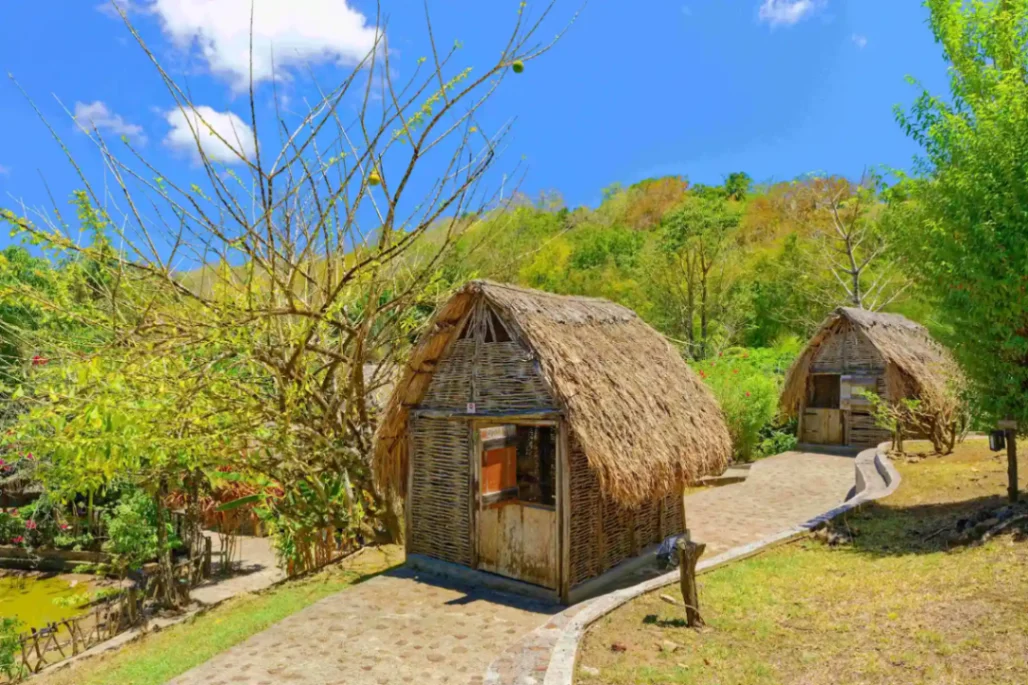 Cases traditionnelles de La Savane des Esclaves aux Trois-Îlets